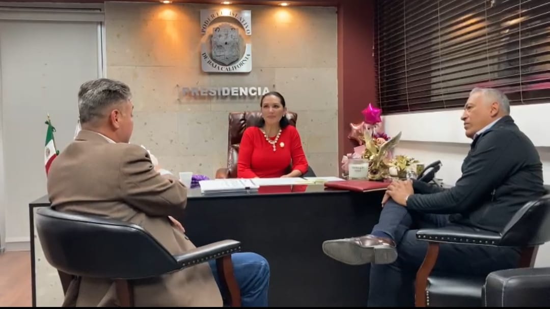 PRESIDENTA DEL CONGRESO REAFIRMA COMPROMISO CON CORPORACIONES POLICIACAS DE LA ENTIDAD