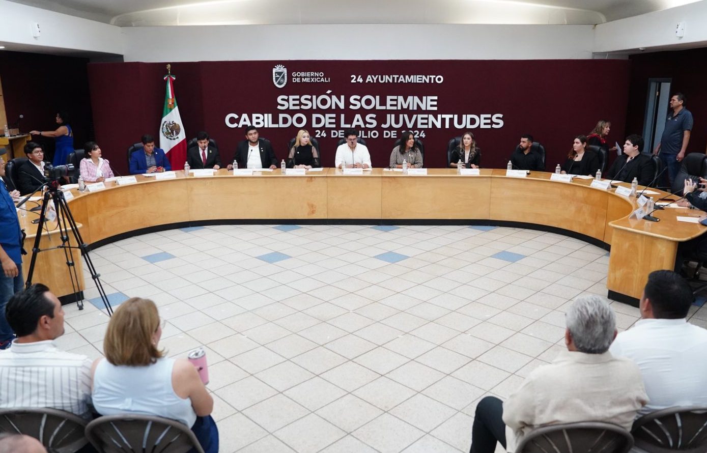 NORMA BUSTAMANTE TOMA PROTESTA A INTEGRANTES DEL CABILDO DE LAS JUVENTUDES