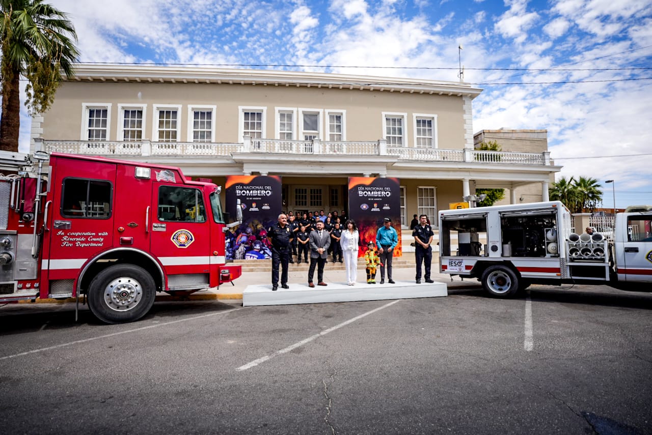 NORMA BUSTAMANTE RECONOCE EL HEROÍSMO DE LOS BOMBEROS MEXICALENSES