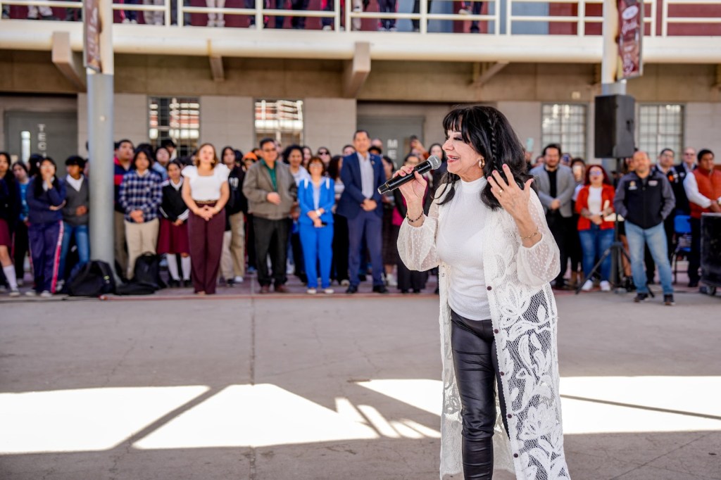 BENEFICIA NORMA BUSTAMANTE A LA SECUNDARIA #14 “CENTENARIO LOMAS” CON NUEVO CAMPO DE&nbsp;FÚTBOL