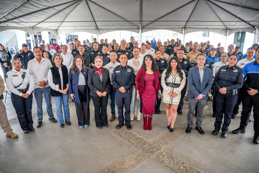 NORMA BUSTAMANTE REFRENDA SU COMPROMISO CON LA SEGURIDAD: ENTREGA 1850 NUEVOS UNIFORMES A LA&nbsp;POLICÍA