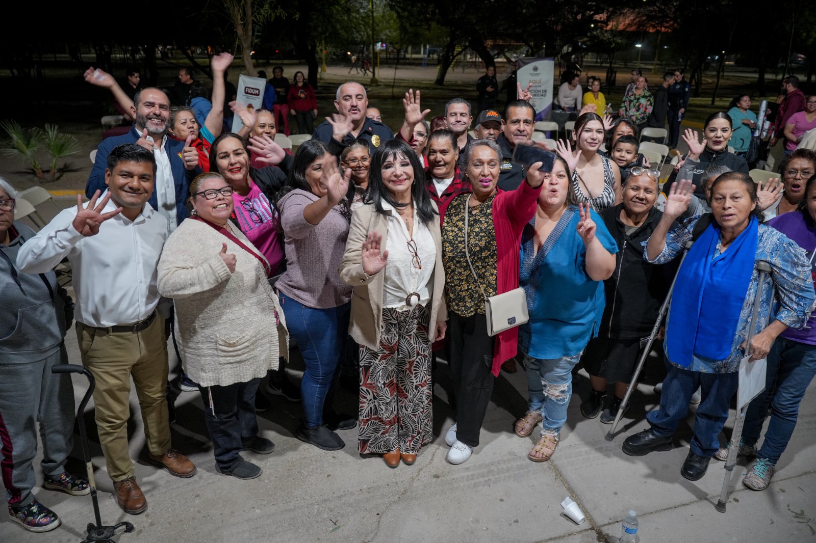 NORMA BUSTAMANTE SE ACERCA A LA COMUNIDAD DE CASA DIGNA EN CHARLAS DE CAFÉ