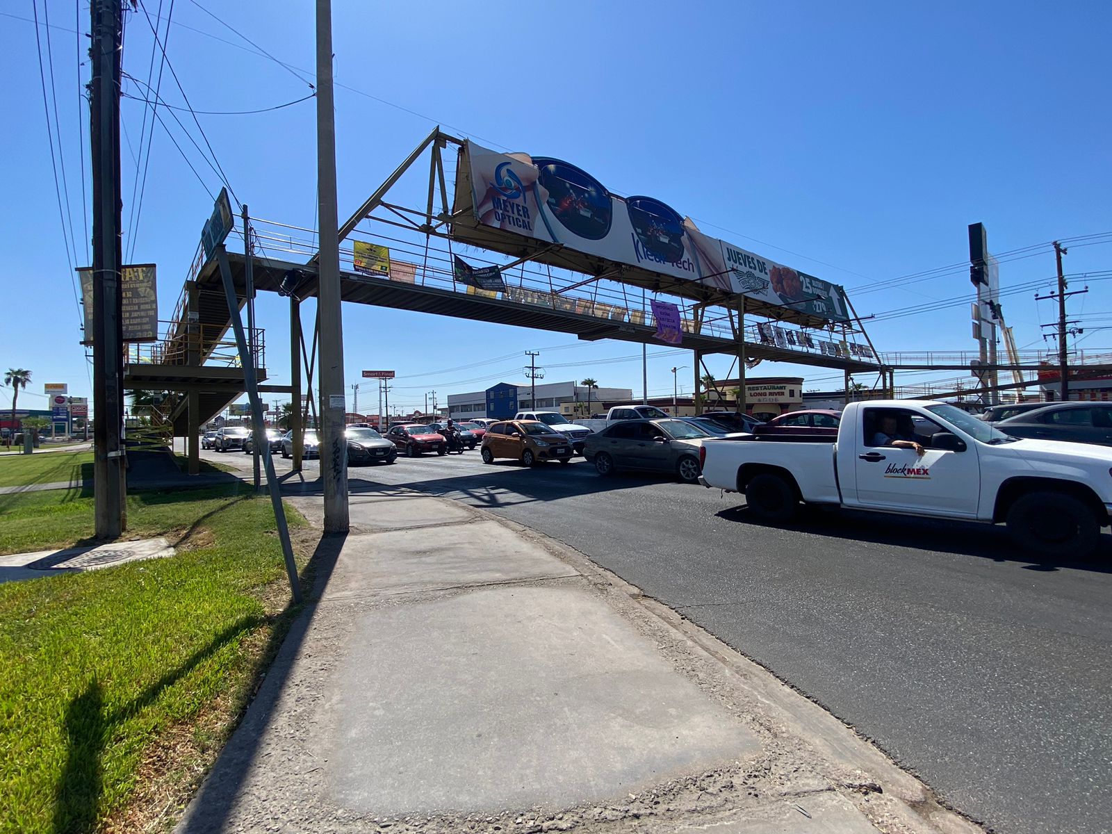 HABRÁ CIERRES PARCIALES EN BLV. LÁZARO CÁRDENAS FRENTE A PLAZA NUEVO MEXICALI POR REPARACIÓN DEL PUENTE PEATONAL