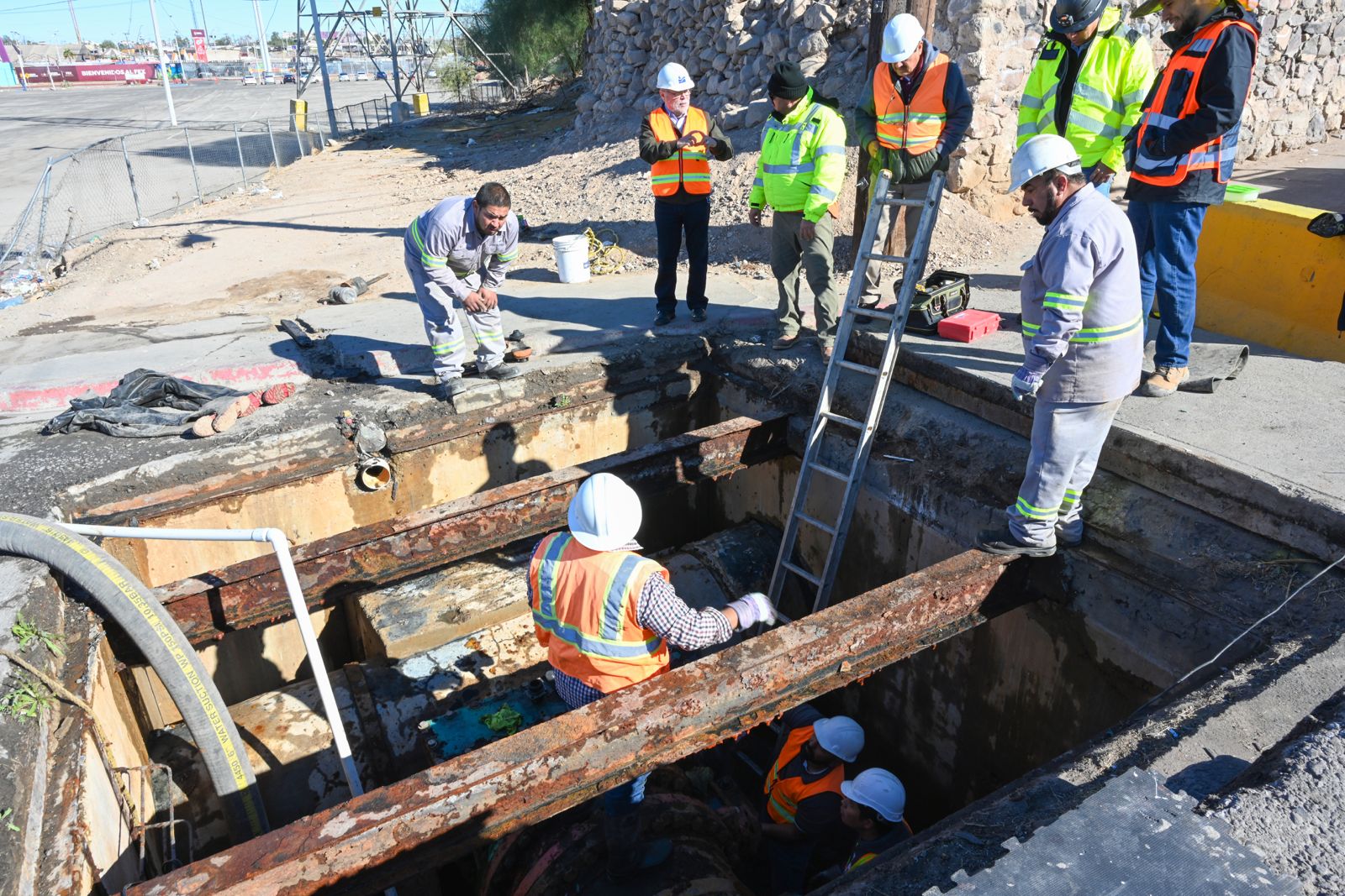 REPARACIÓN DE VÁLVULA EN CALZADA INDEPENDENCIA Y RÍO NUEVO: CESPM TRABAJA PARA EVITAR AFECTACIONES
