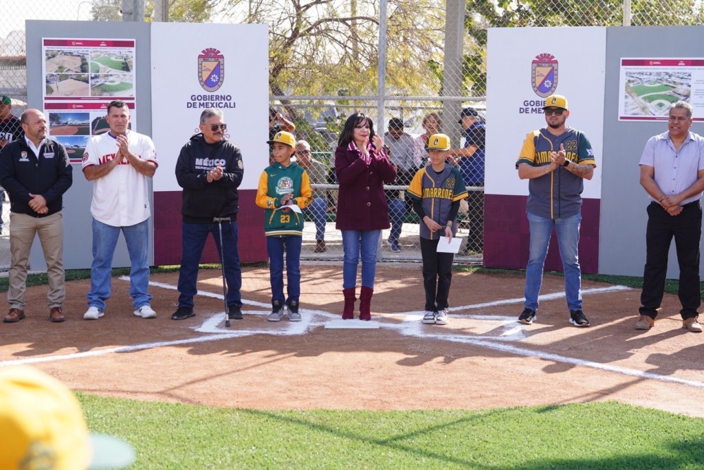NORMA BUSTAMANTE ENTREGA RENOVADO CAMPO DE BÉISBOL EN INFONAVIT&nbsp;CUCAPAH