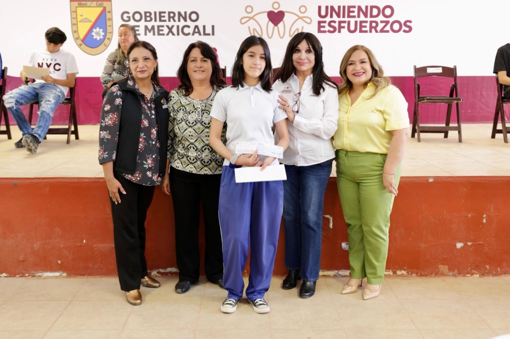 ENTREGAN APOYOS; NORMA BUSTAMANTE BENEFICIA A FAMILIAS DEL VALLE DE&nbsp;MEXICALI.