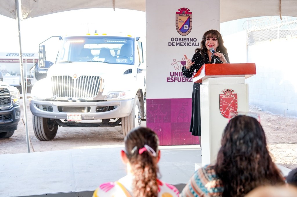 UNIENDO ESFUERZOS POR TU COLONIA: AVANZAN EN LA RECUPERACIÓN DE LA AV. MONSERRAT EN VILLAS LAS&nbsp;LOMAS.