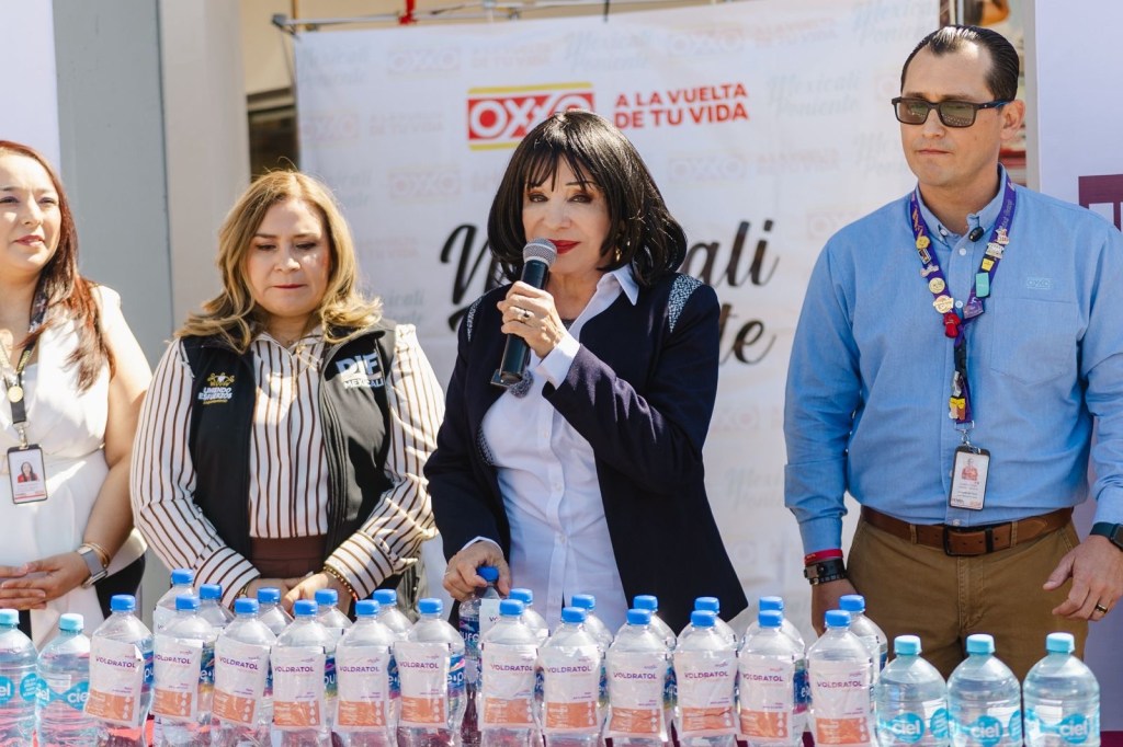 PROTEGIENDO VIDAS DEL CALOR: NORMA BUSTAMANTE PONE EN MARCHA EL PROGRAMA «S.O.S.&nbsp;HIDRÁTATE».