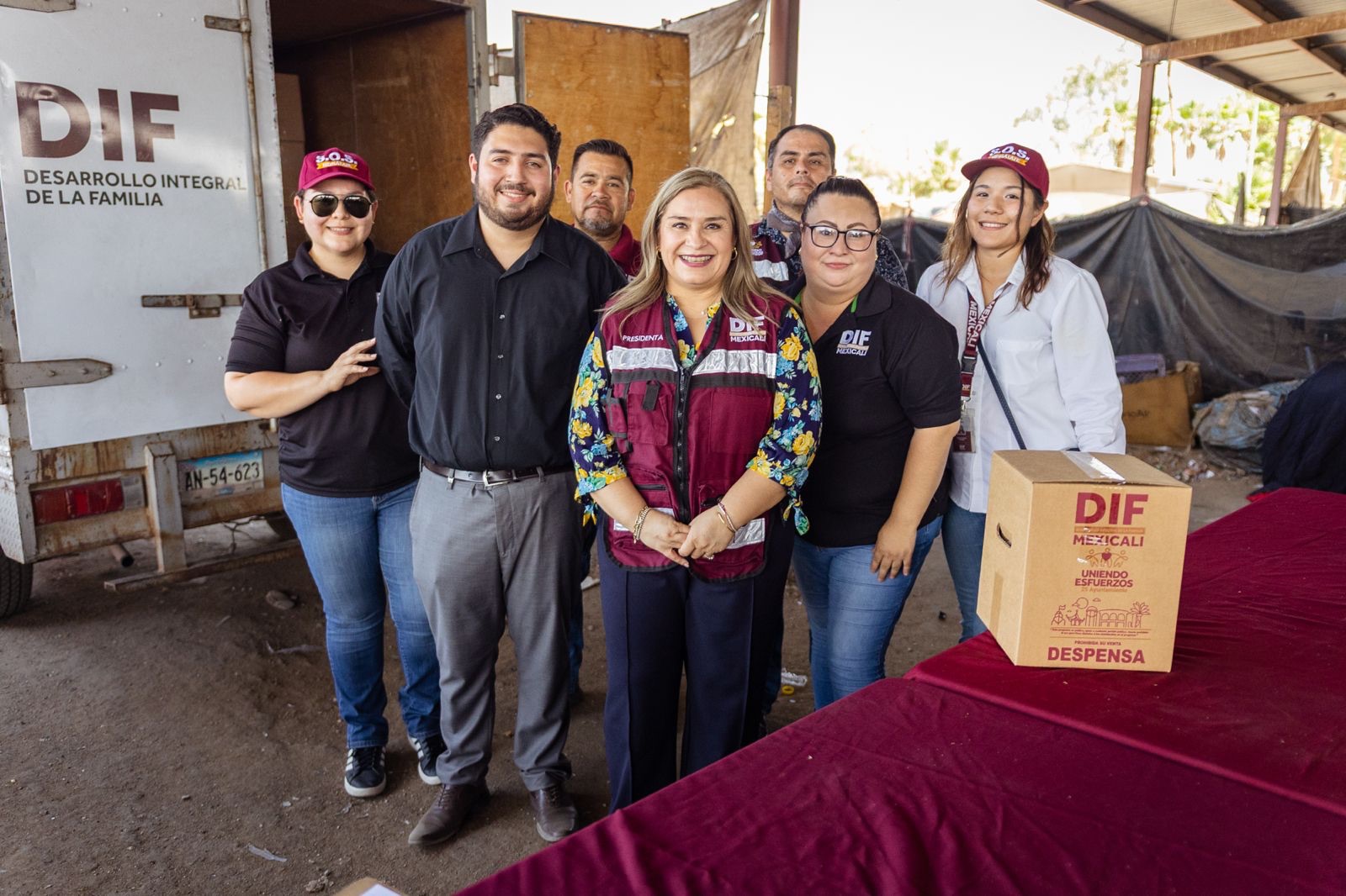 APOYA DIF MUNICIPAL A GRUPO DE PEPENADORES CON KITS DE HIDRATACIÓN Y DESPENSAS