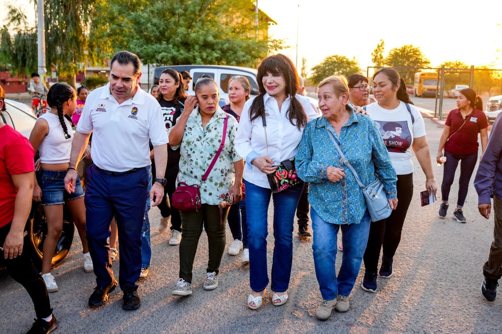 NORMA BUSTAMANTE ATIENDE A RESIDENTES DE VALLE DE LAS&nbsp;MISIONES
