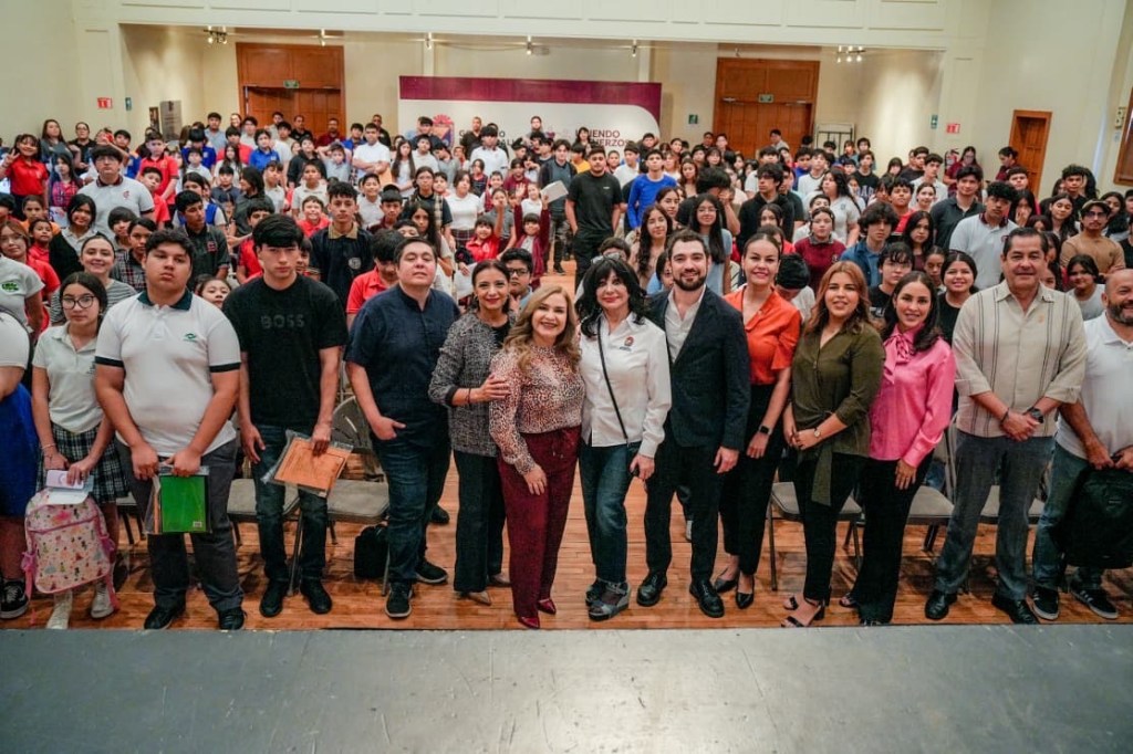 APOYO A LA EDUCACIÓN: NORMA BUSTAMANTE ENTREGA ESTÍMULOS ECONÓMICOS Y ÚTILES&nbsp;ESCOLARES.