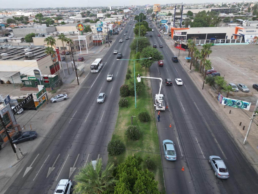 Reparación de alumbrado público en&nbsp;Mexicali.