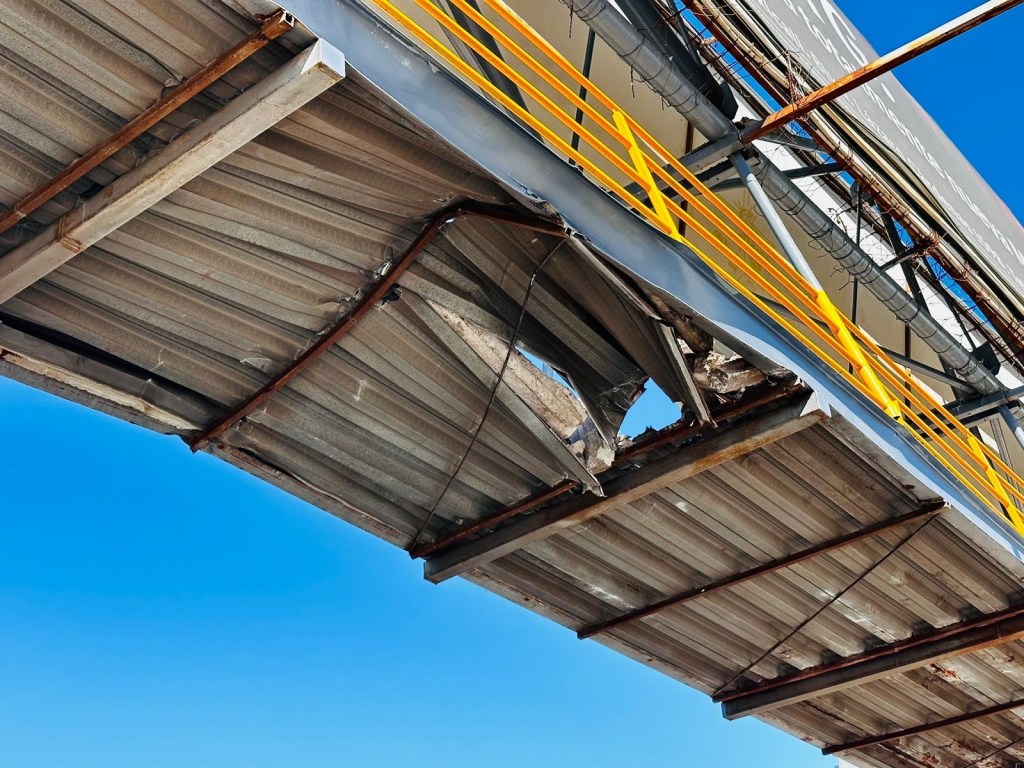 CIERRE DE PUENTE PEATONAL EN CALZADA&nbsp;CETYS
