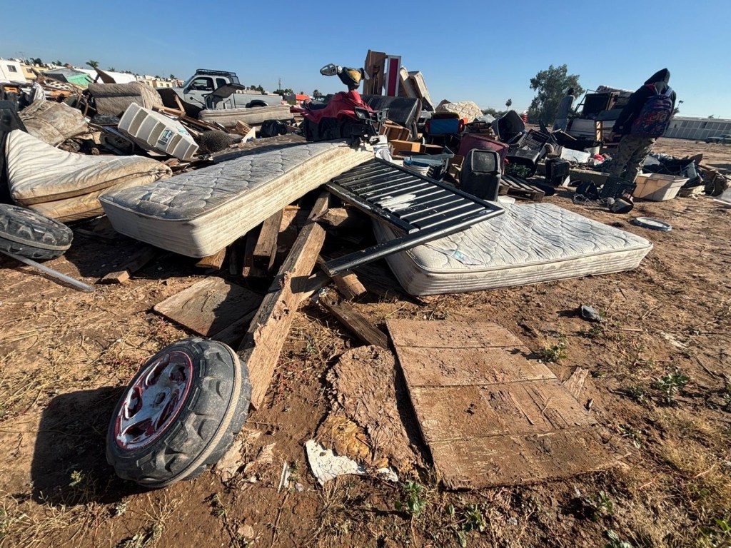 Operativo mueble viejo.