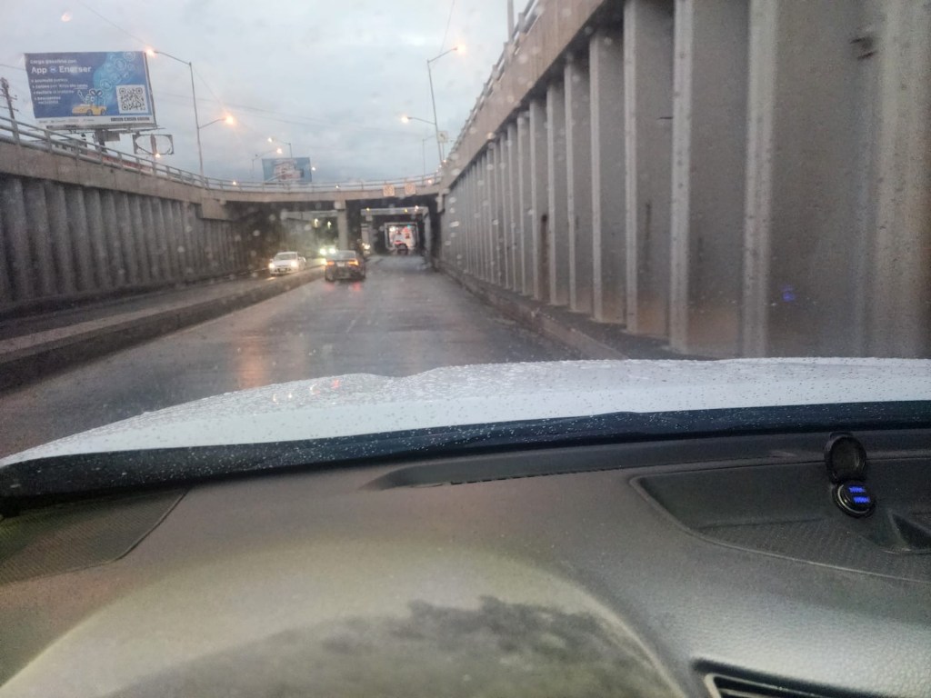 Mantienen paso del desnivel&nbsp;abierto.