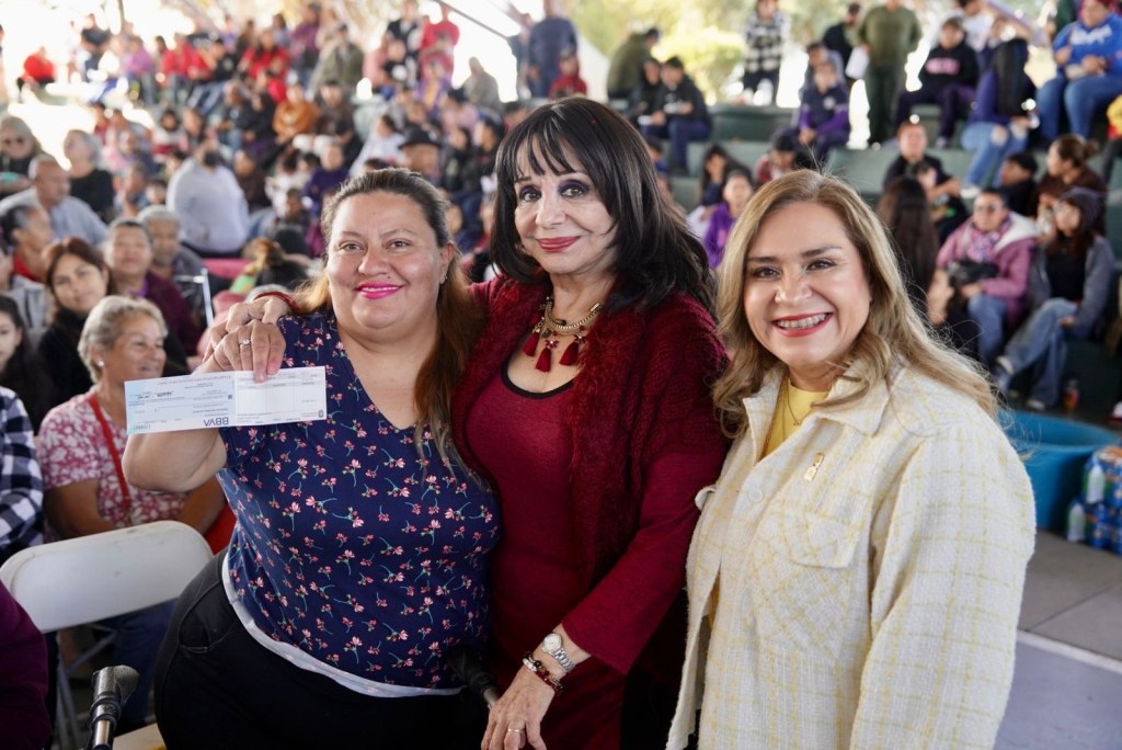 NORMA BUSTAMANTE ENTREGA MÁS DE 950 ESTÍMULOS ECONÓMICOS POR PARTE DE DIF&nbsp;MUNICIPAL
