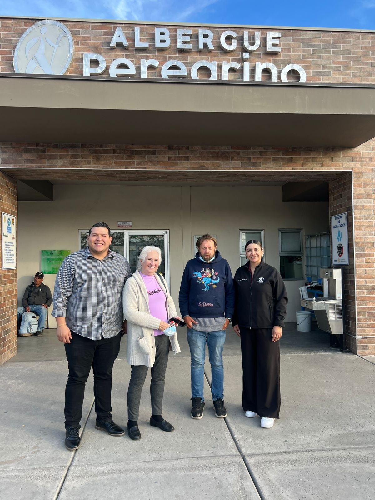 Brindan atención a ciudadano Alemán en albergue peregrino del DIF.