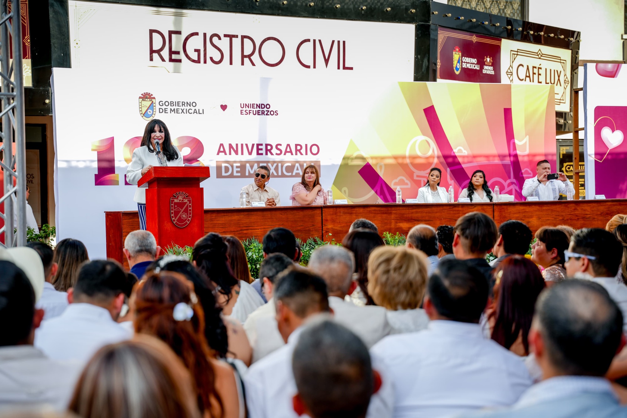 MEXICALI FESTEJA SU 123 ANIVERSARIO UNIENDO A 311 PAREJAS EN MATRIMONIO
