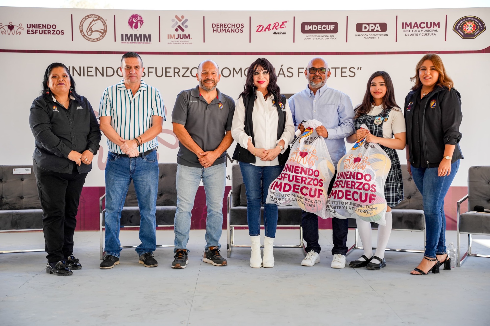 PIES EN MOVIMIENTO: NORMA BUSTAMANTE FORTALECE EL TEJIDO SOCIAL EN LAS ESCUELAS