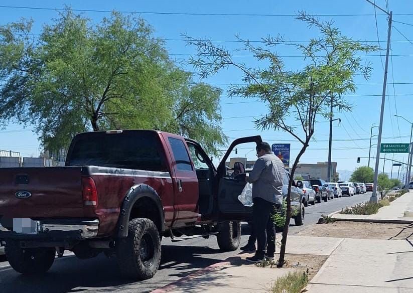 ATIENDE PROGRAMA «SOS HIDRÁTATE» A FAMILIA VARADA POR CALOR
